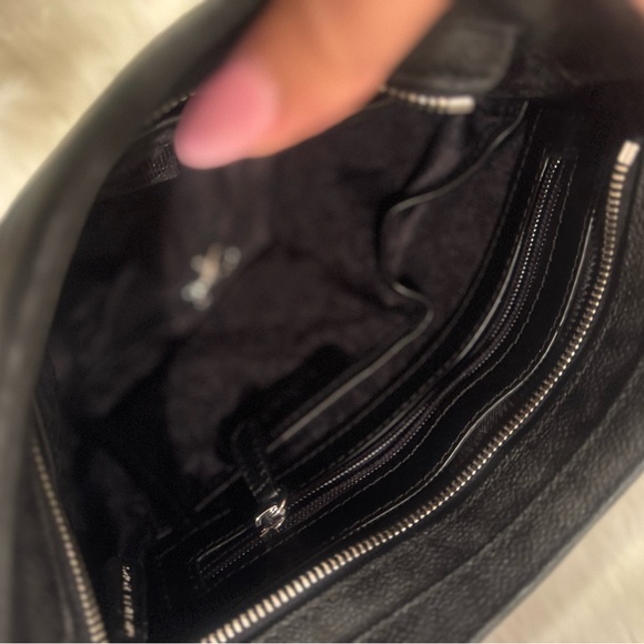 Michael By Michael Kors black Leather messenger bag. - Picture 6 of 6